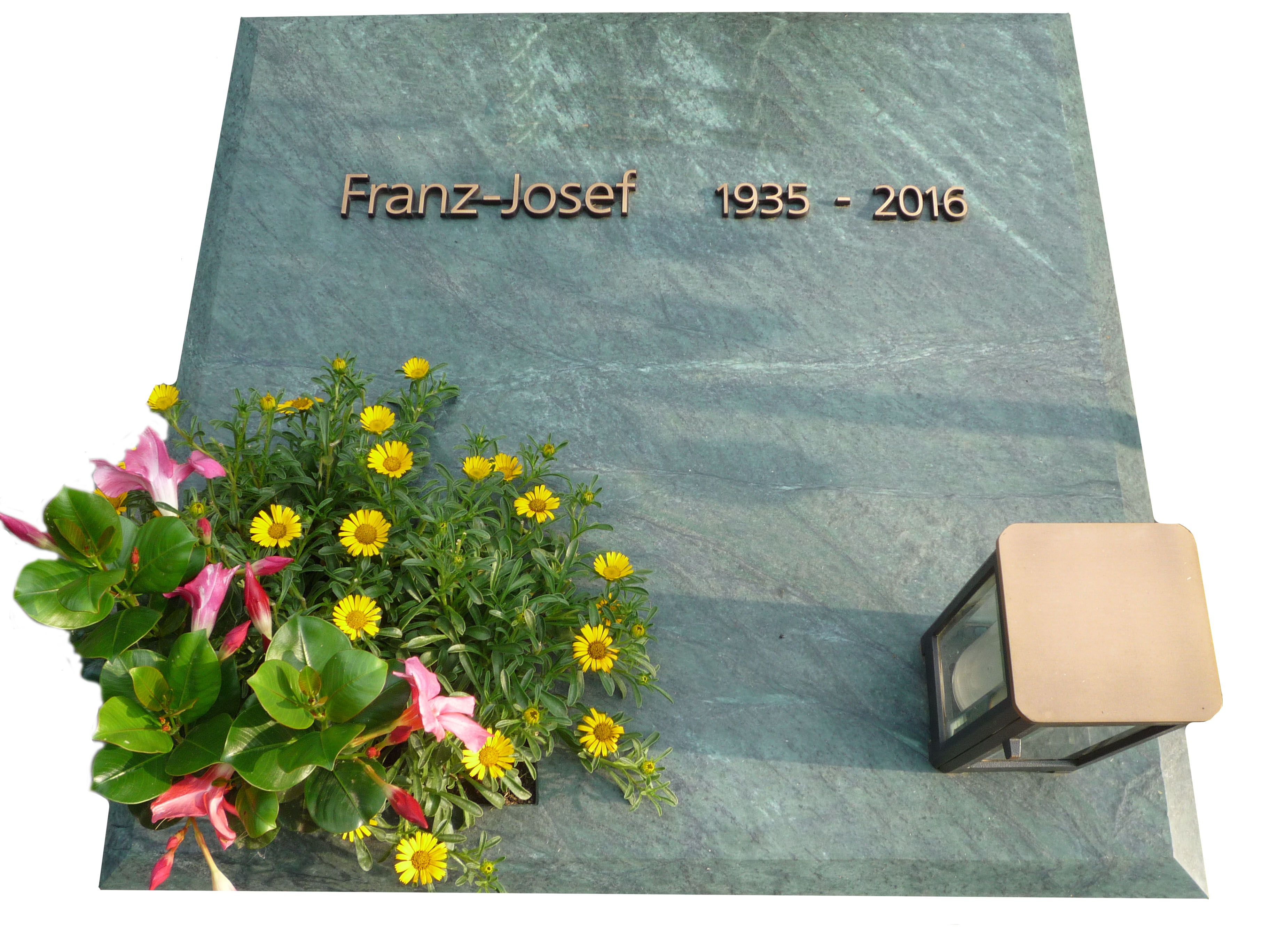 Urngrab-gruen-Abdeckplatte-schlicht